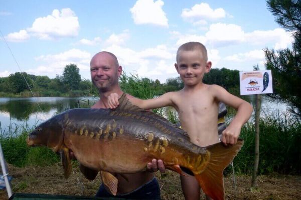 12-rodzinne-zawody-karpiowe21-20162F5844A9-539E-D455-AFC7-7A1828D42492.jpg